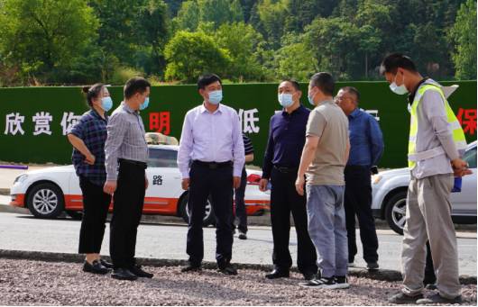六安市公路管理處黨委書(shū)記、主任楊廣來(lái)一行蒞臨指導(dǎo)我司項(xiàng)目